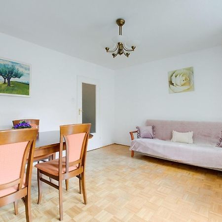 Spacious Apartment In Green Location 바르샤바 외부 사진