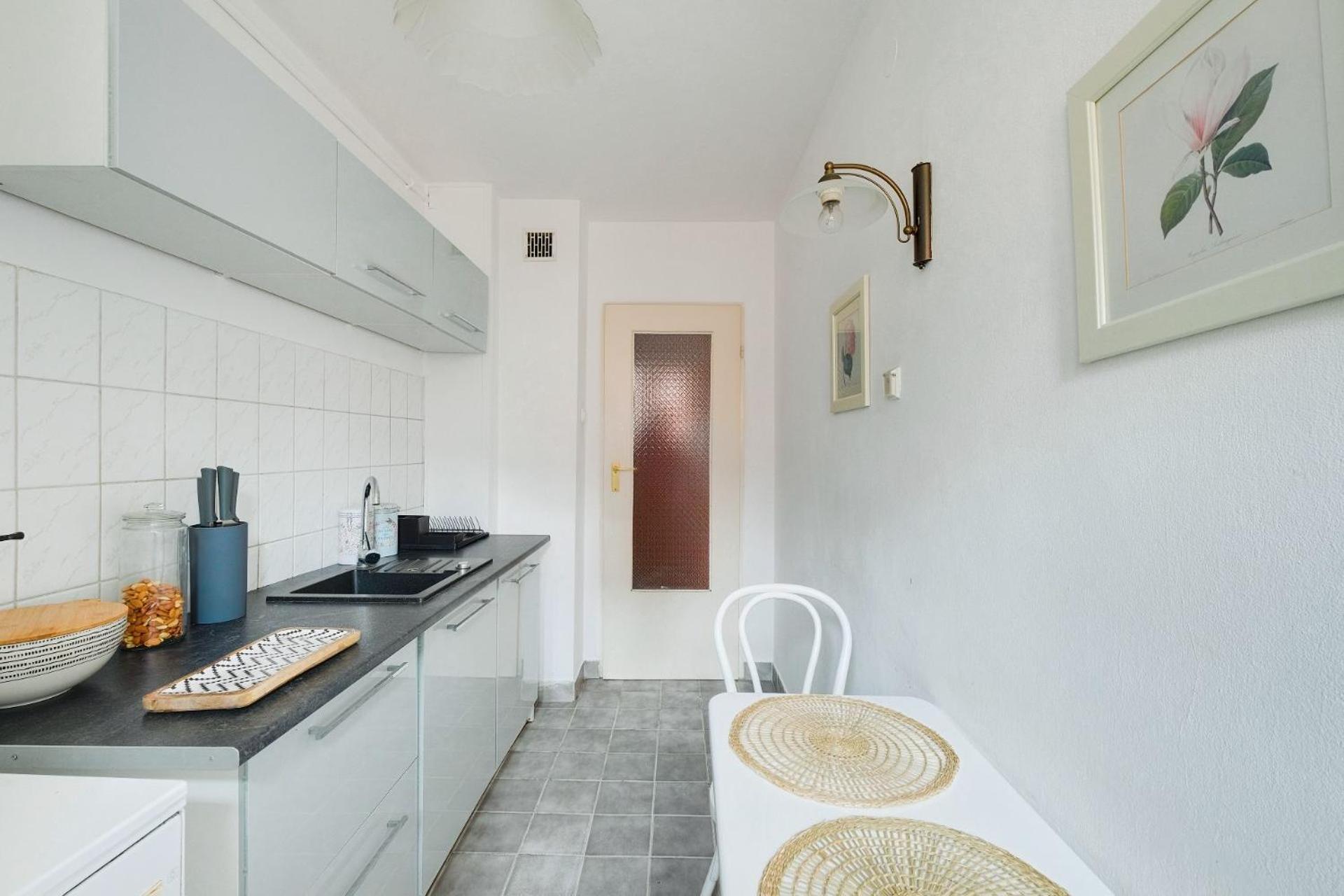 Spacious Apartment In Green Location 바르샤바 외부 사진