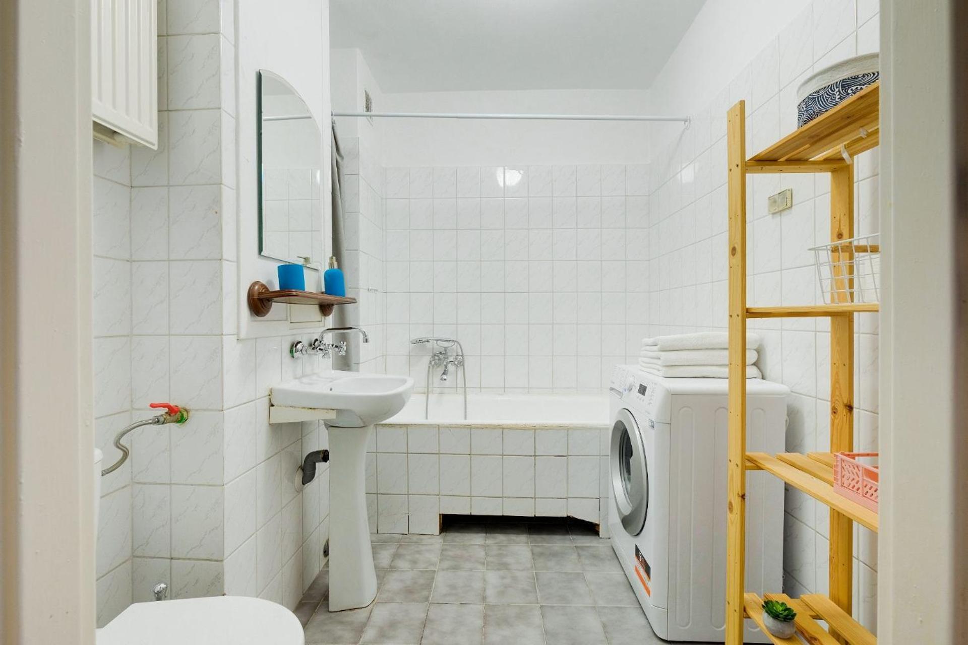 Spacious Apartment In Green Location 바르샤바 외부 사진